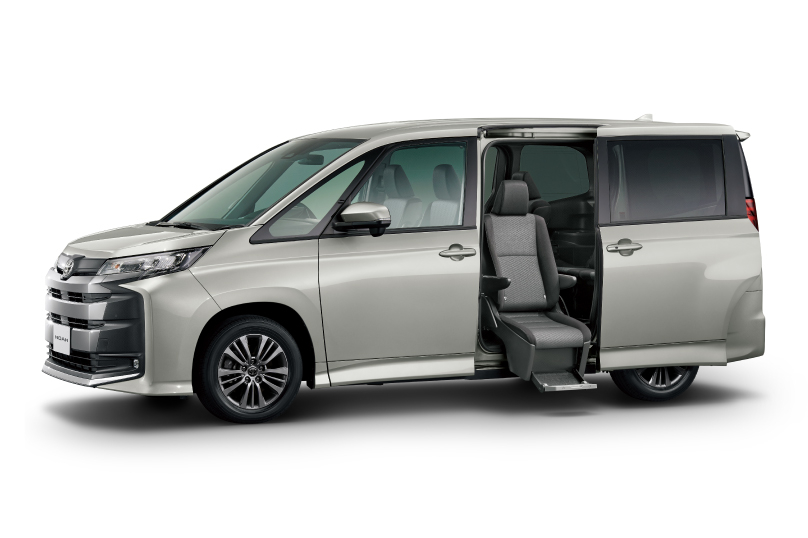 トヨタヴェルブリッツ　厚手ヤッケ上 中山友貴／金曽裕人監督／嵯峨宏紀（TOYOTA GR SPORT PRIUS PHV