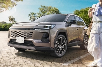 【モデル入り素材】Z（ハイブリッド）